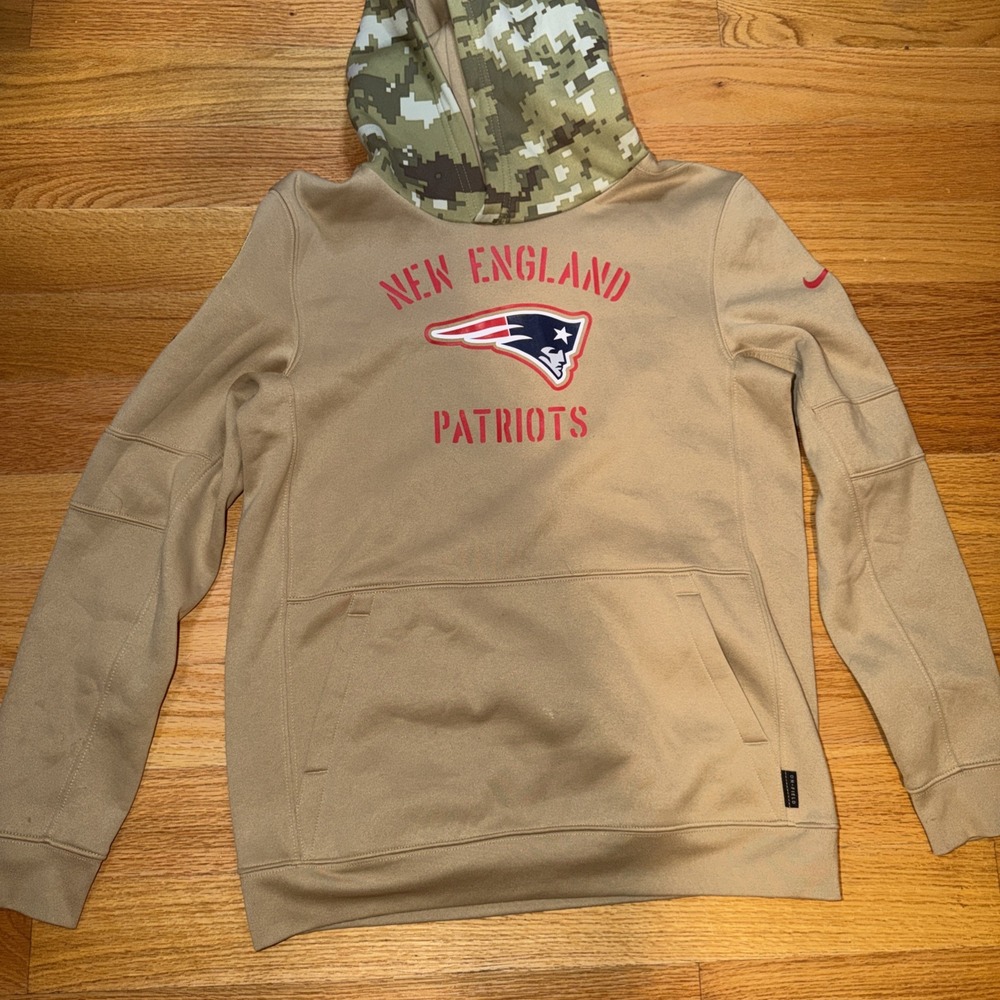 Nike Onfield New England Patriots Boys XL  Hooded Sweatshirt Salute To Service